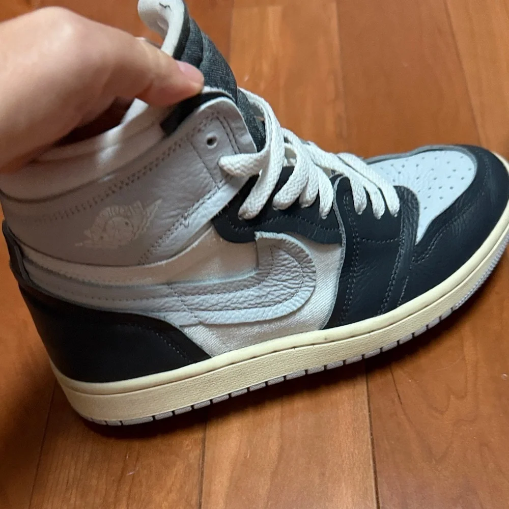 Tones of gray and White mid-Top Sneakers